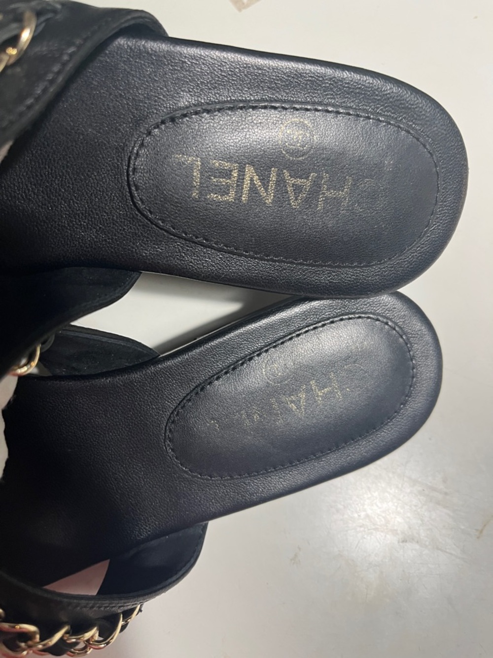 CHANEL Black Leather Chain-Trim Thong Sandals with Gold CC - Picture 4 of 8
